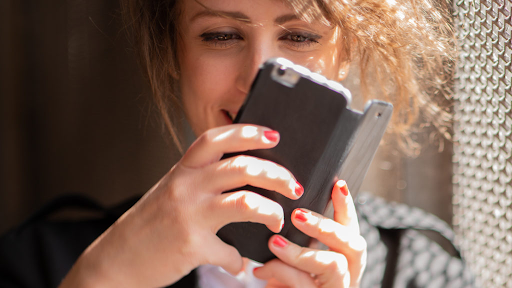 Online dating as a way to get rid of loneliness communication
